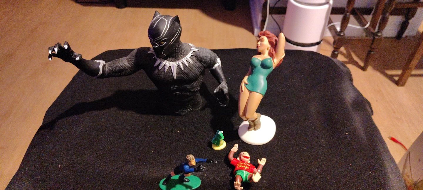 Black Panther Bust & Pin-Up Figurine Lot - photo 5