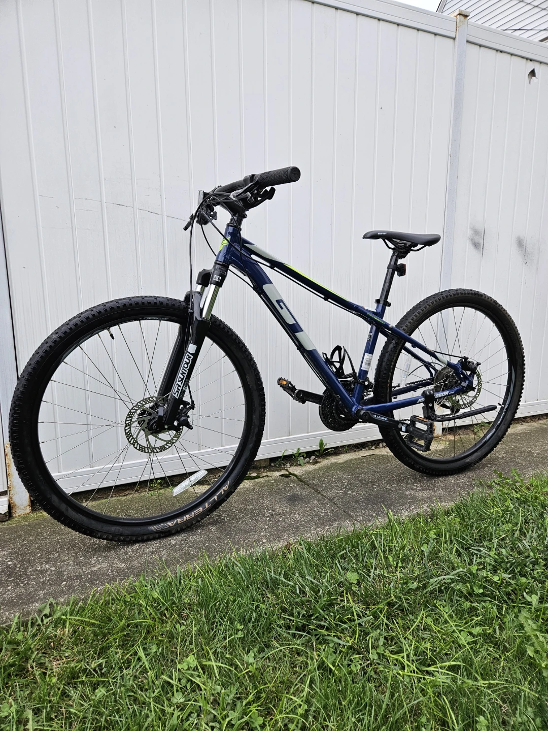 GT Agressor Pro Mountain Bike