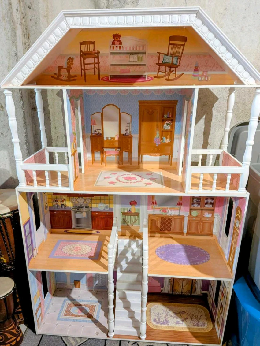 5ft Costco/KidKraft Dollhouse – IMMACULATE & ALREADY ASSEMBLED!