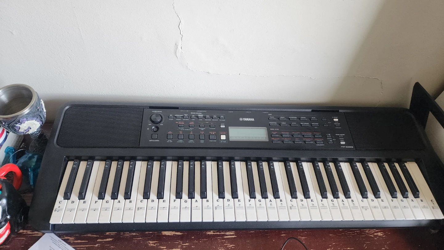Yamaha PSR-E363 Keyboard with Stand