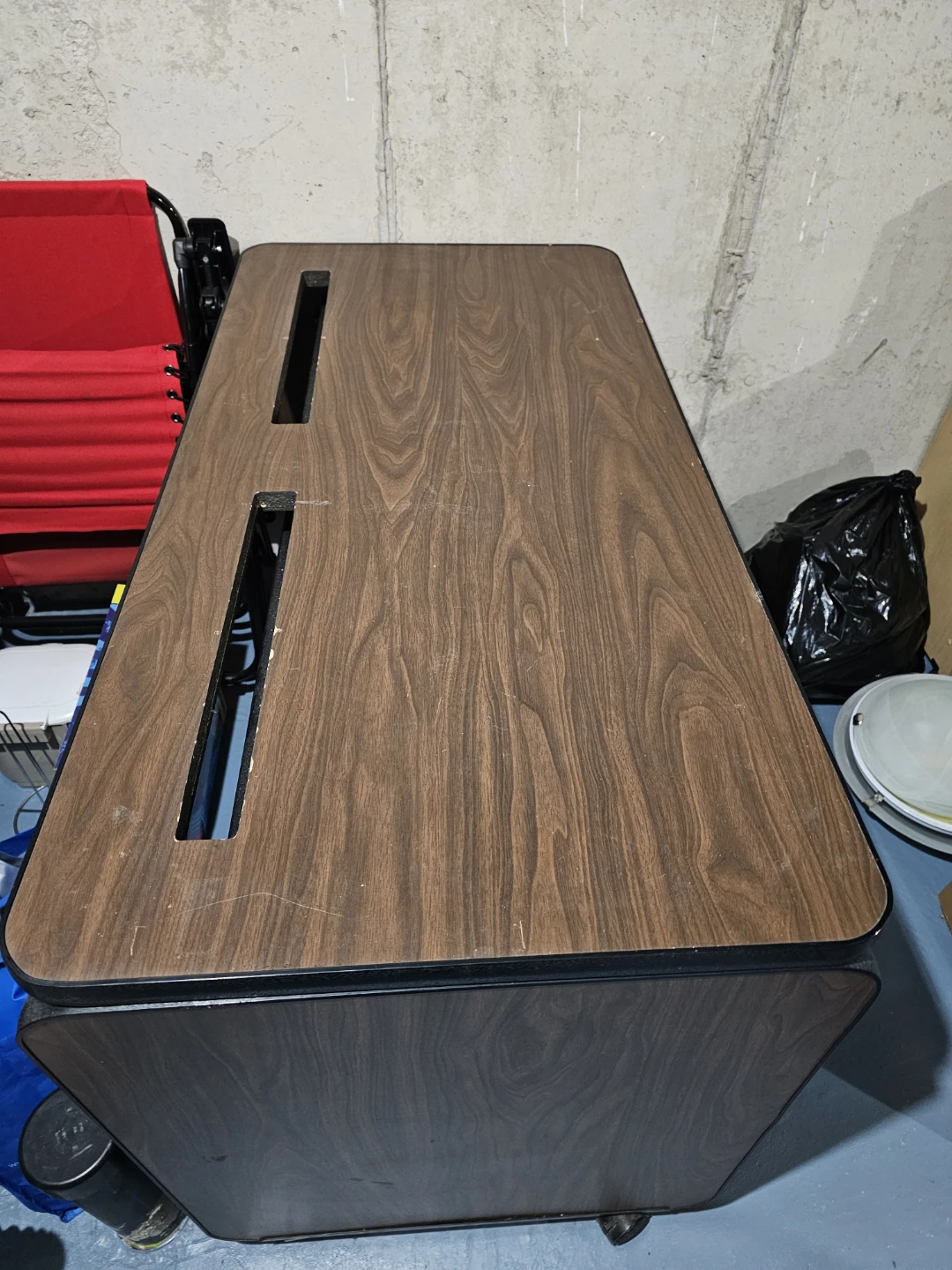 Vintage Wood Grain Desk - photo 2