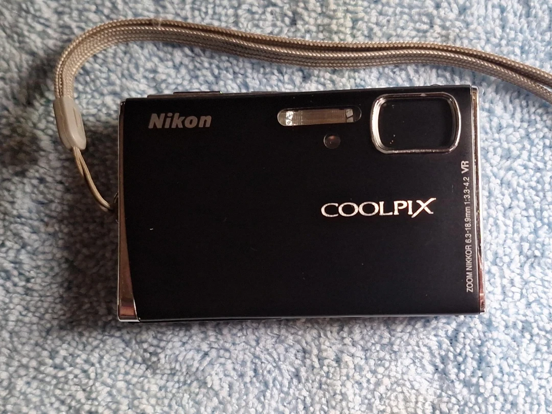 Nikon COOLPIX S51 Digital Camera