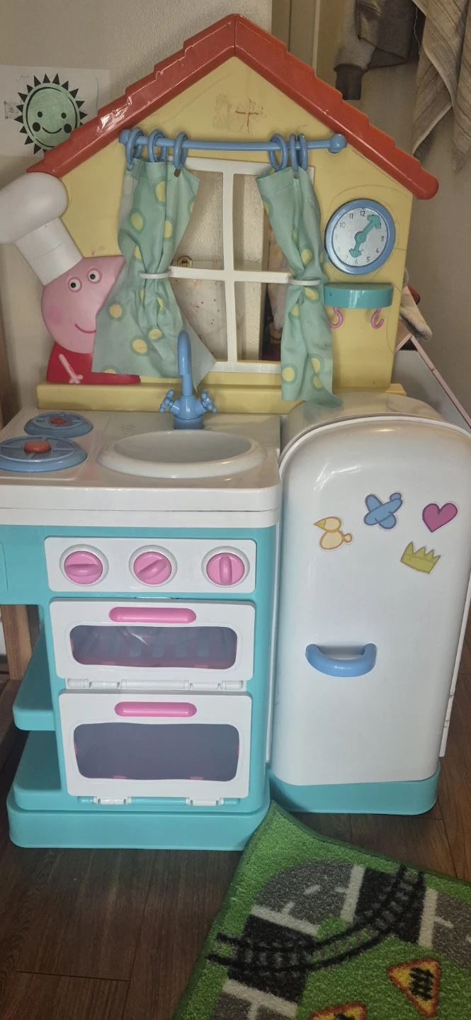 Peppa Pig Play Kitchen with Refrigerator