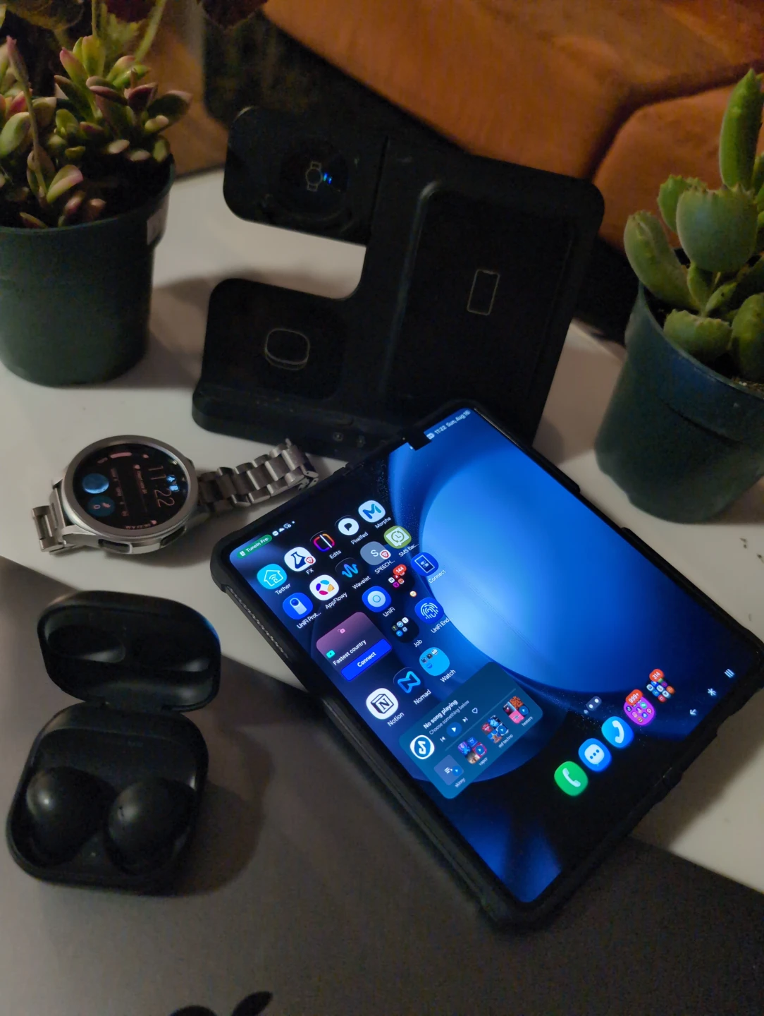 Z Fold5 Kit w/S Pen Watch6 Classic Buds2 Pro Dock - photo 4
