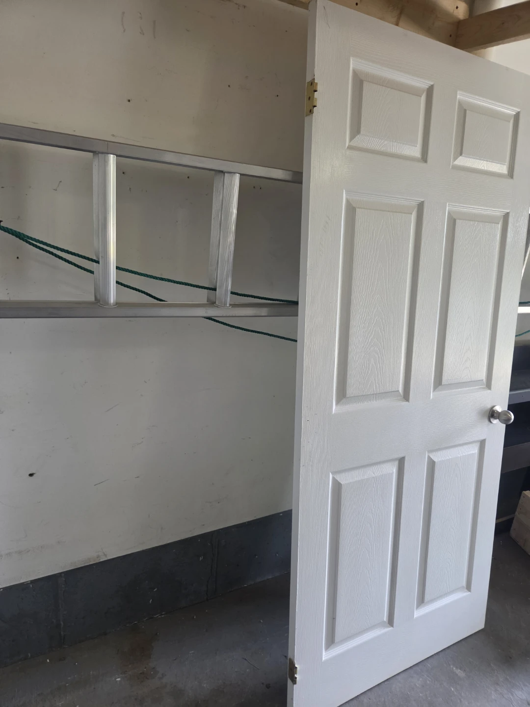 Interior door with door knob - photo 3