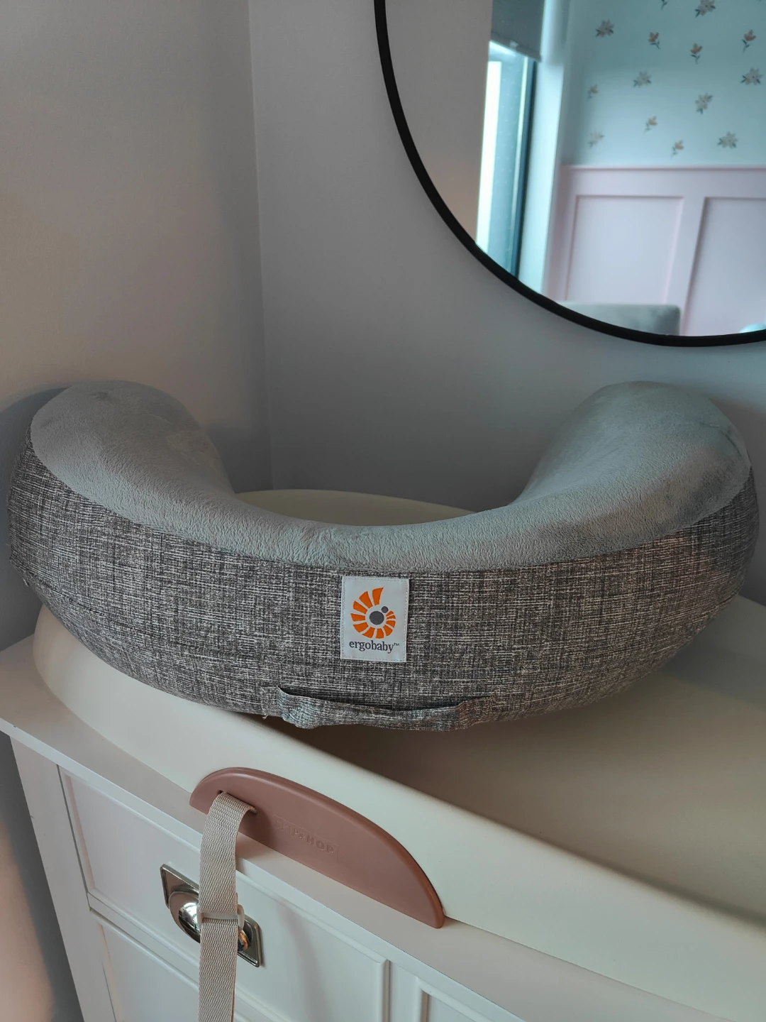 Ergobaby Nursing Pillow - photo 2
