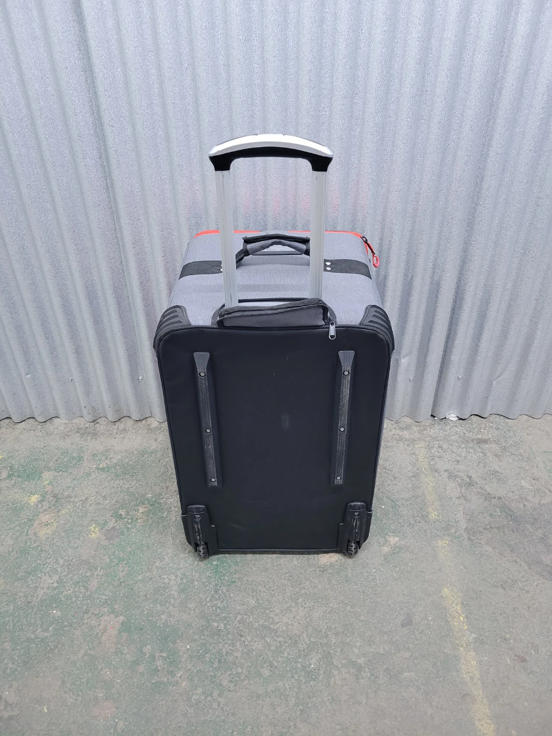 Like new Aputure Storm 2000 Rolling Case - photo 2