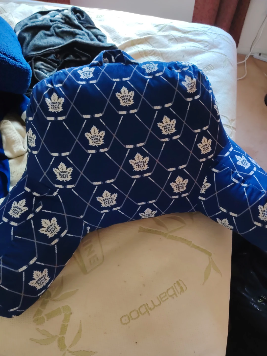 Toronto Maple Leafs Reading Pillow - photo 2