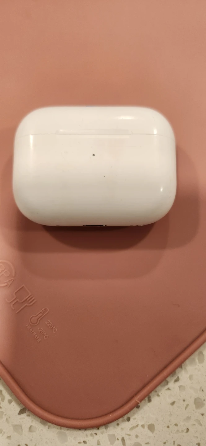 Apple AirPods Pro (2nd generation) Charging Case - photo 2