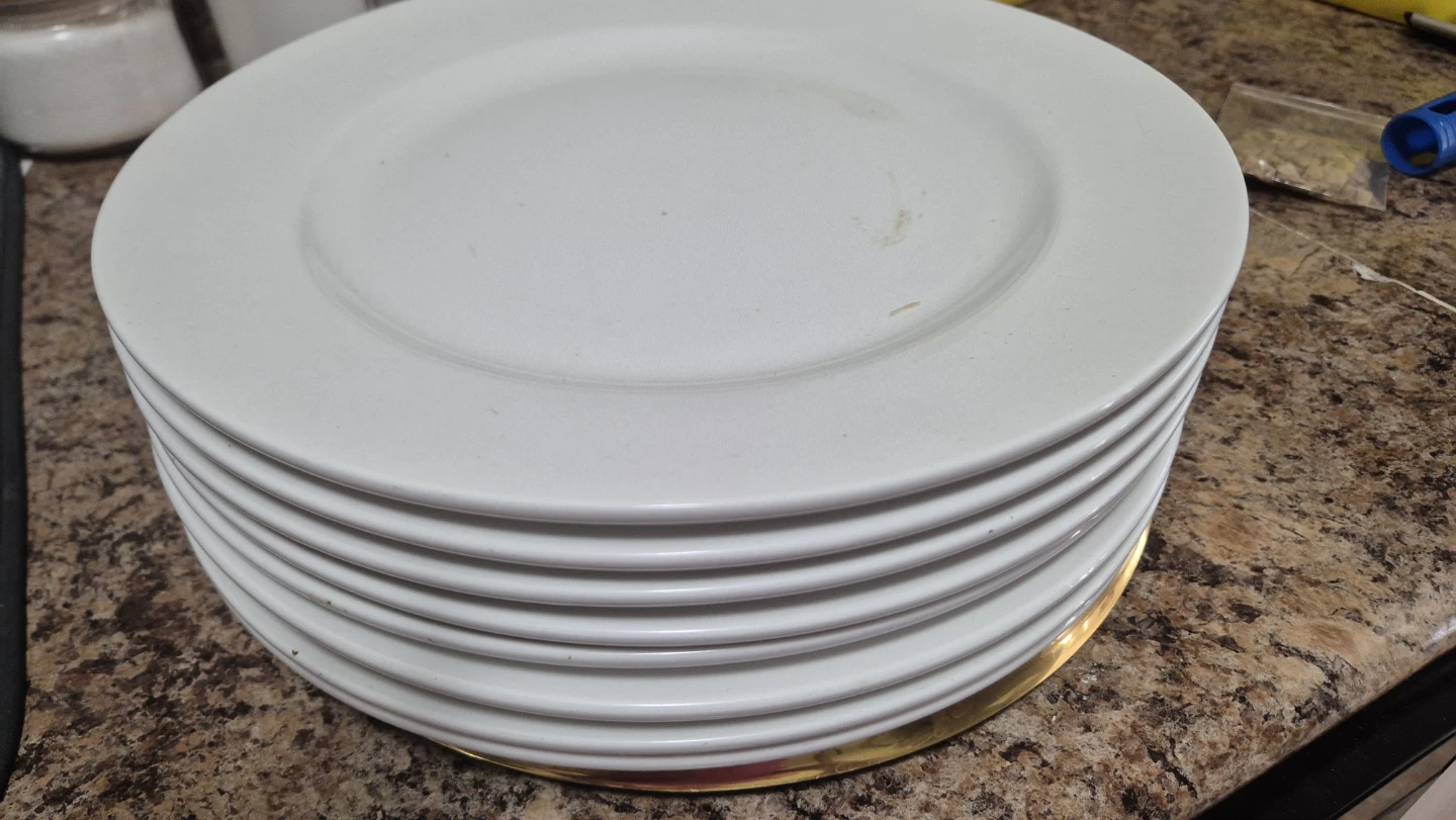 8 White Dinner Plates - photo 2