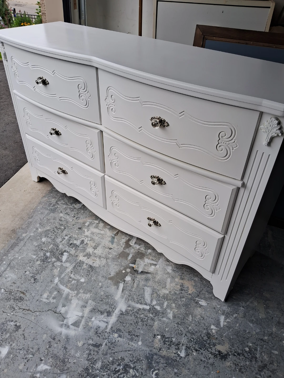 White 6-Drawer Dresser