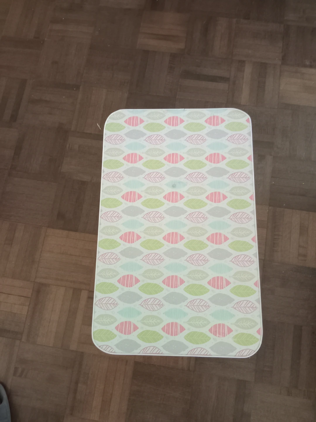 Small Folding Table with Leaf Pattern - photo 2