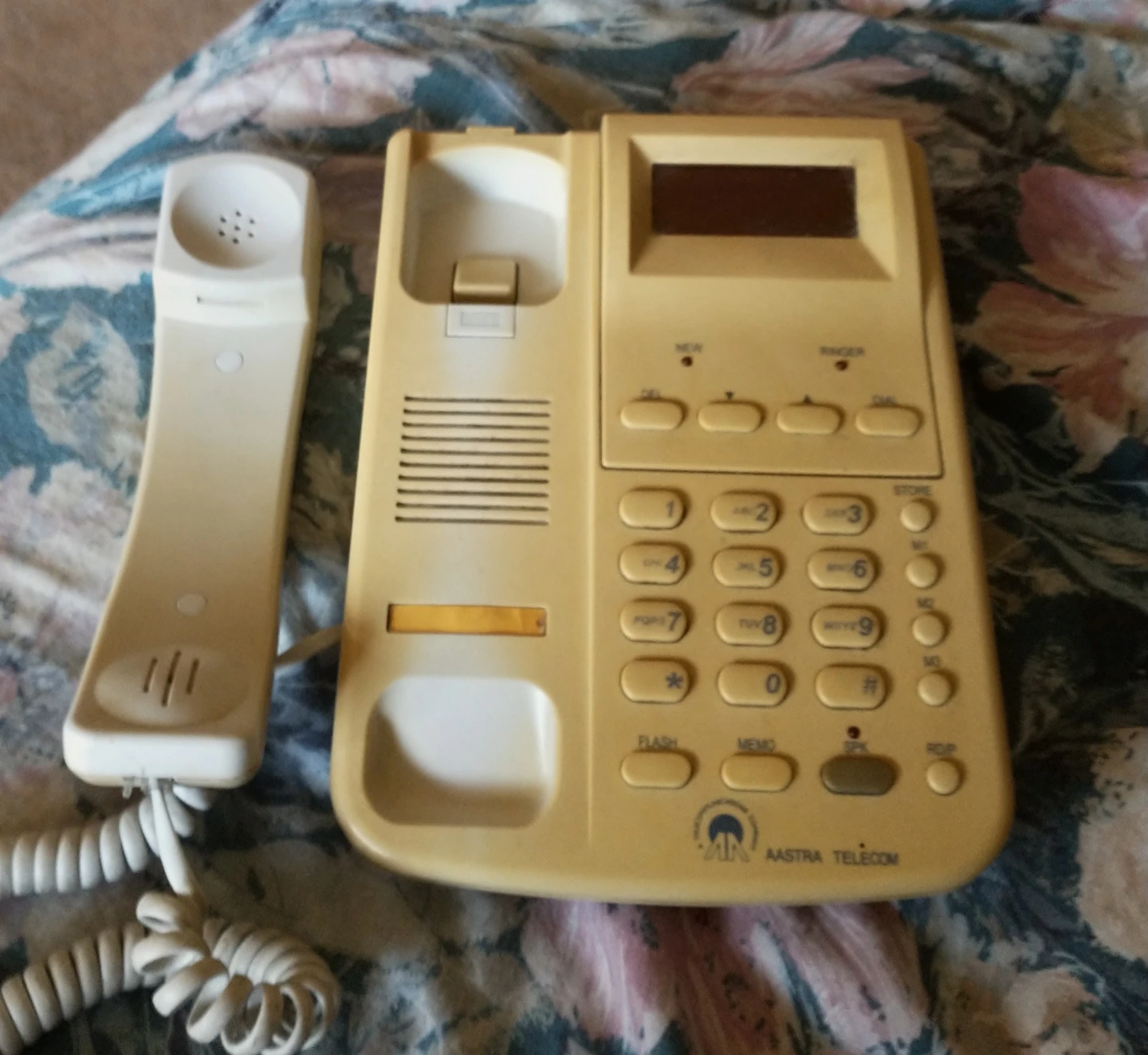 Aastra Telecom Corded Phone - Yellow - photo 2