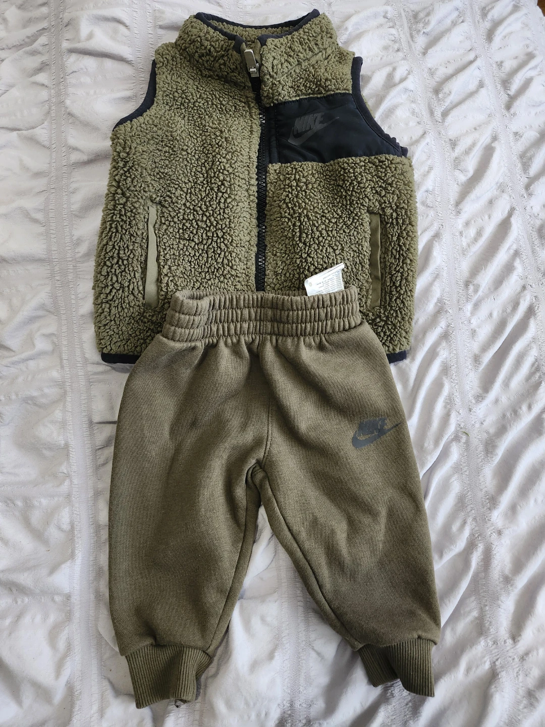 Nike Fleece Vest and Sweatpants Set