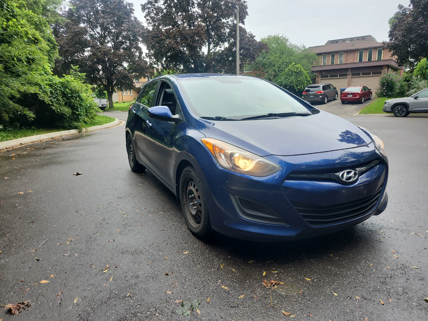 Blue Hyundai Elantra GT. CLEAN CARFAX SAFETY CERTIFIED - photo 2