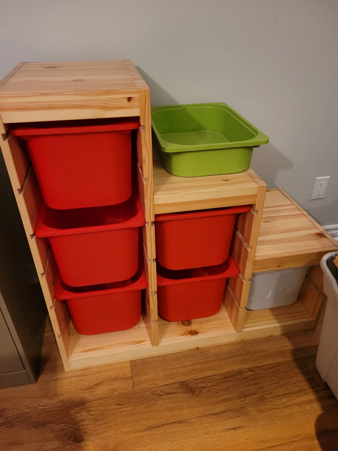 Wooden Toy Storage Unit with Red and Green Bins