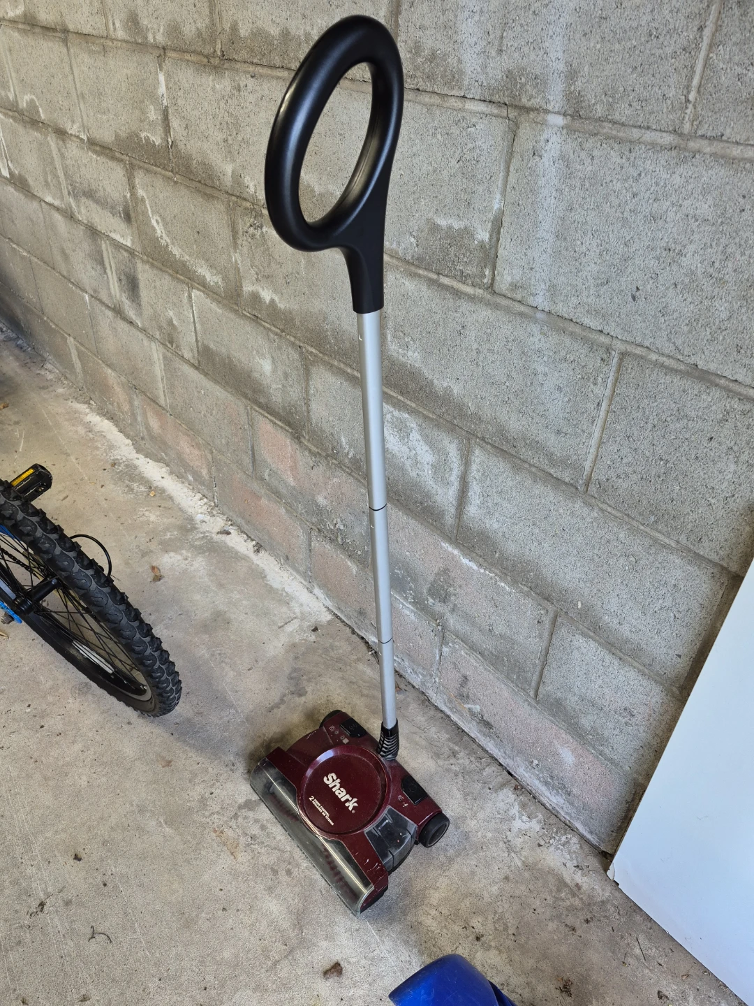 Shark Rechargeable Sweeper - photo 2