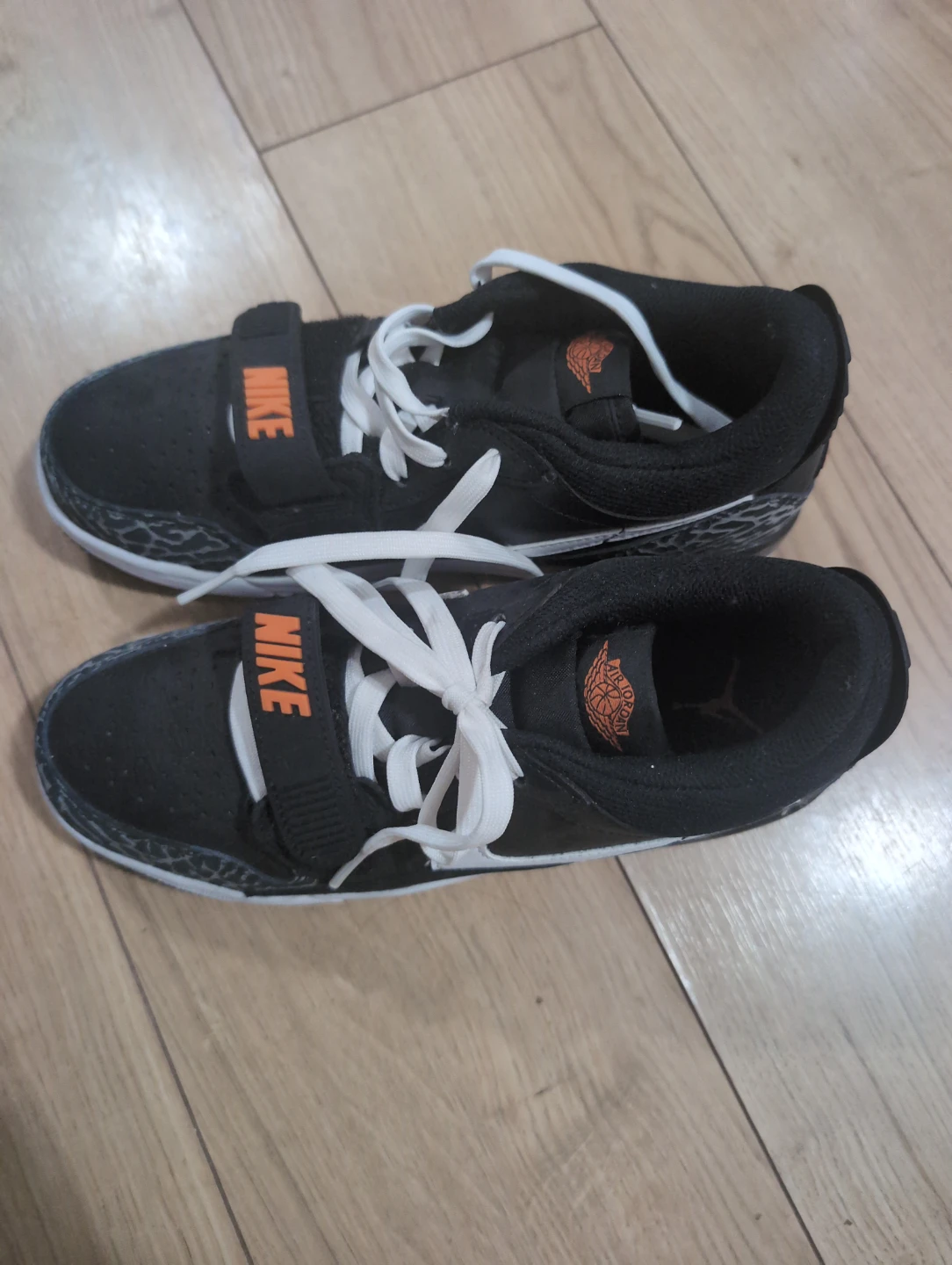 Boys size 5.5 Jordans - photo 2