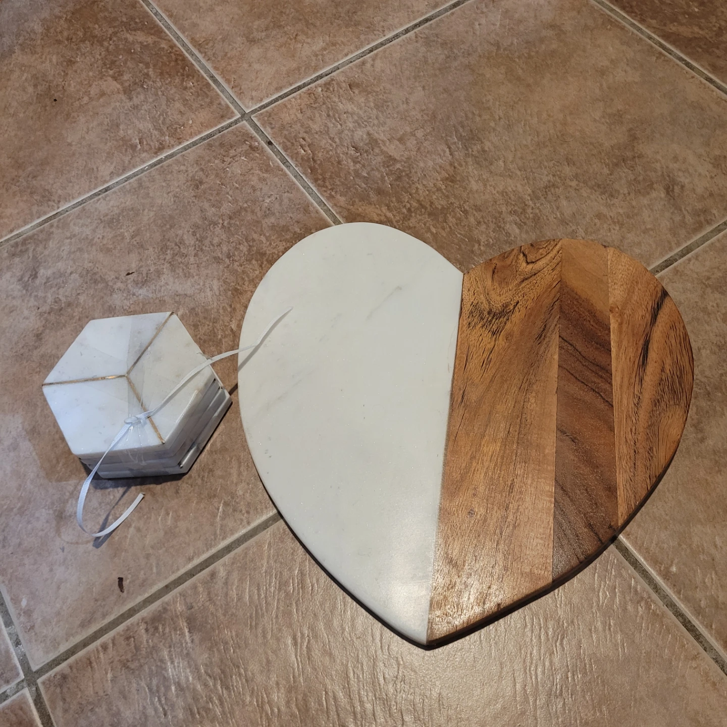Heart-shaped cutting board with marble and wood