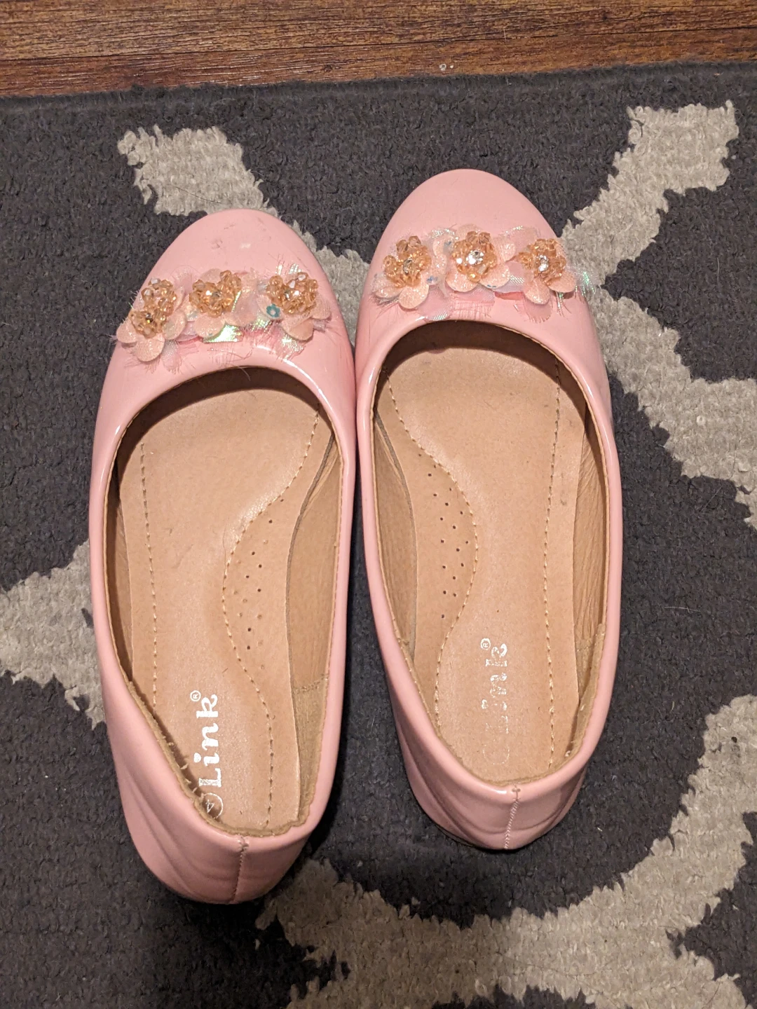 Girl's Pink ballet flats with floral detail size 4 - photo 2