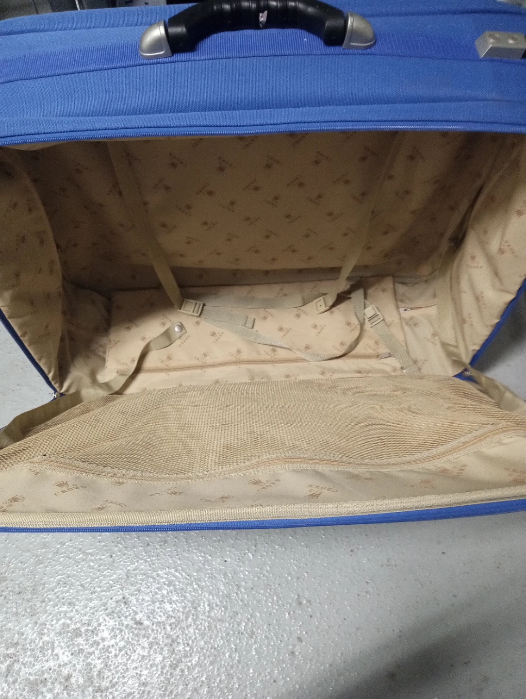 Luggage sz W9L20H21 $25, used once, moving sales - photo 2