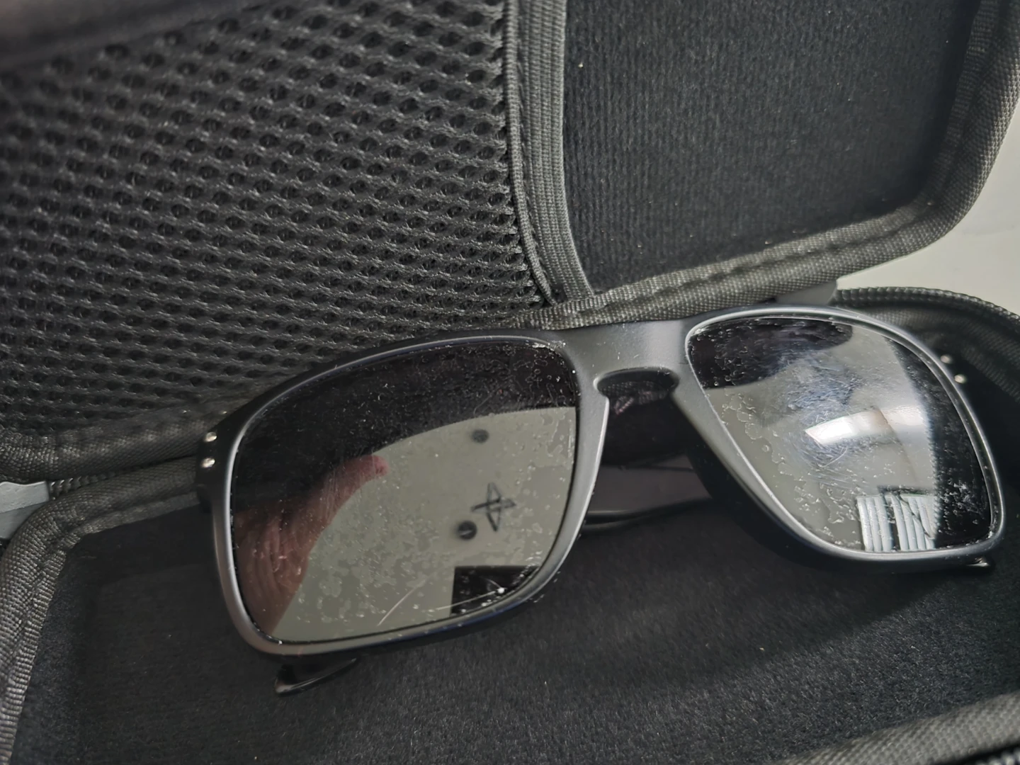 Oakley Sunglasses with Hard Case - photo 3