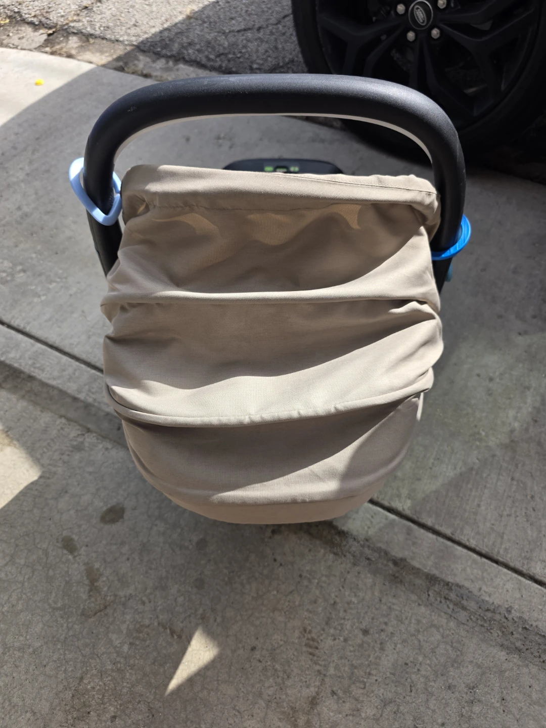 Evenflo Infant Car Seat with Canopy - photo 3