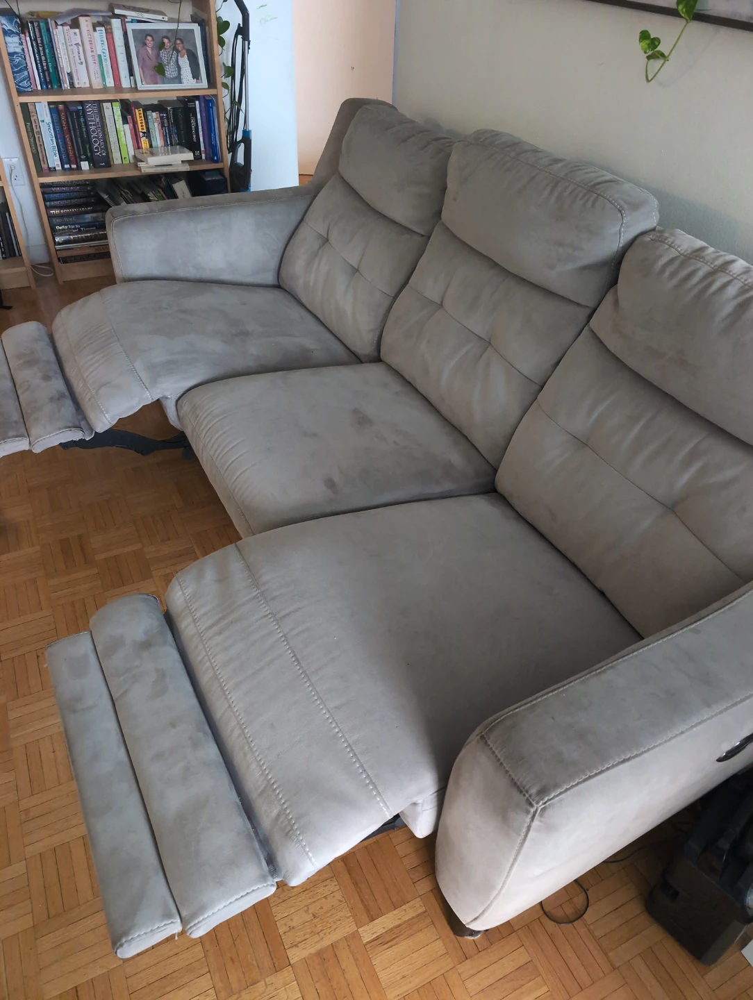 Power recliner sofa