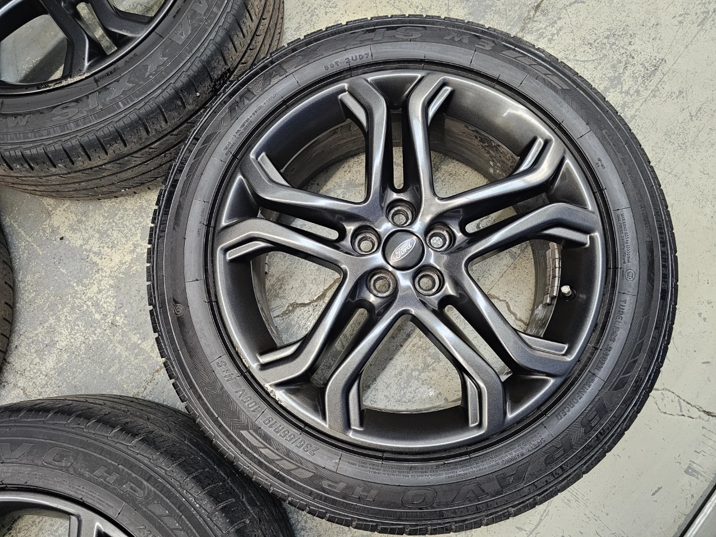 FORD EDGE O.E.M RIMS AND SUMMER TIRES - photo 3