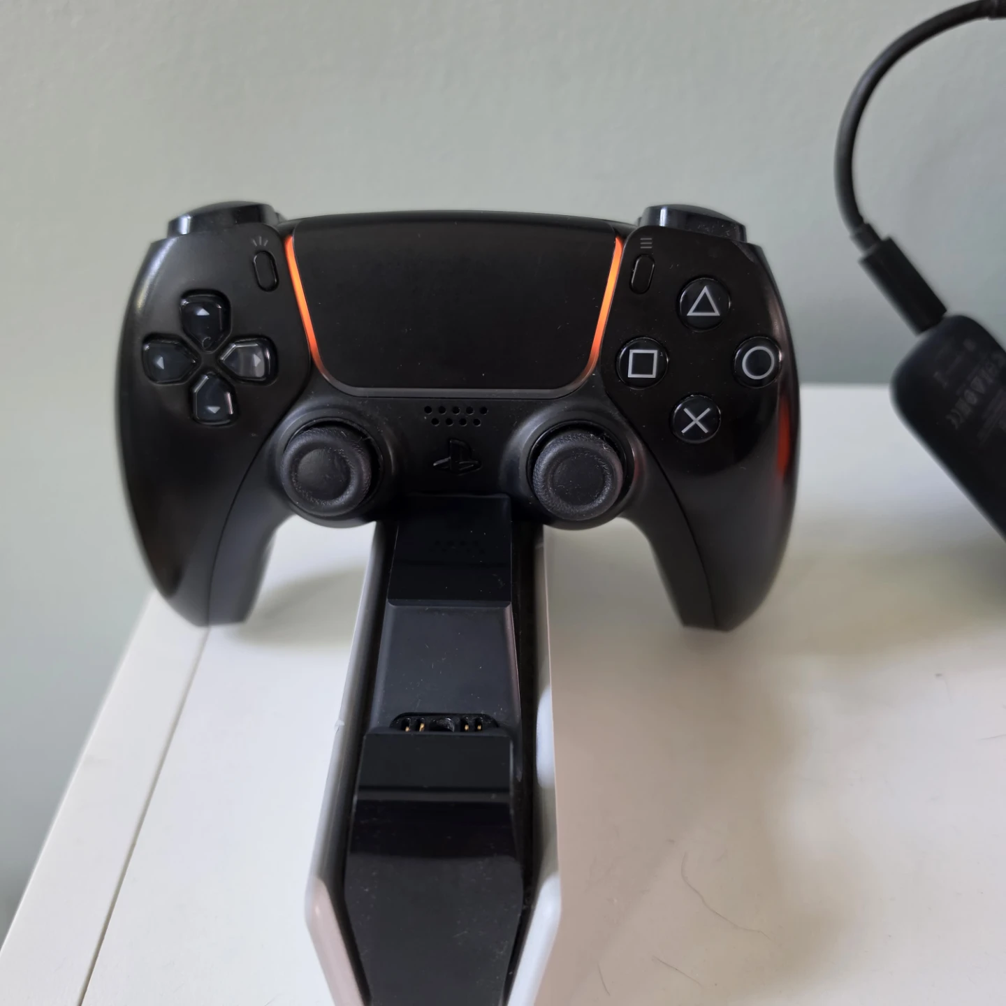 PlayStation 5 DualSense Charging Station - photo 3