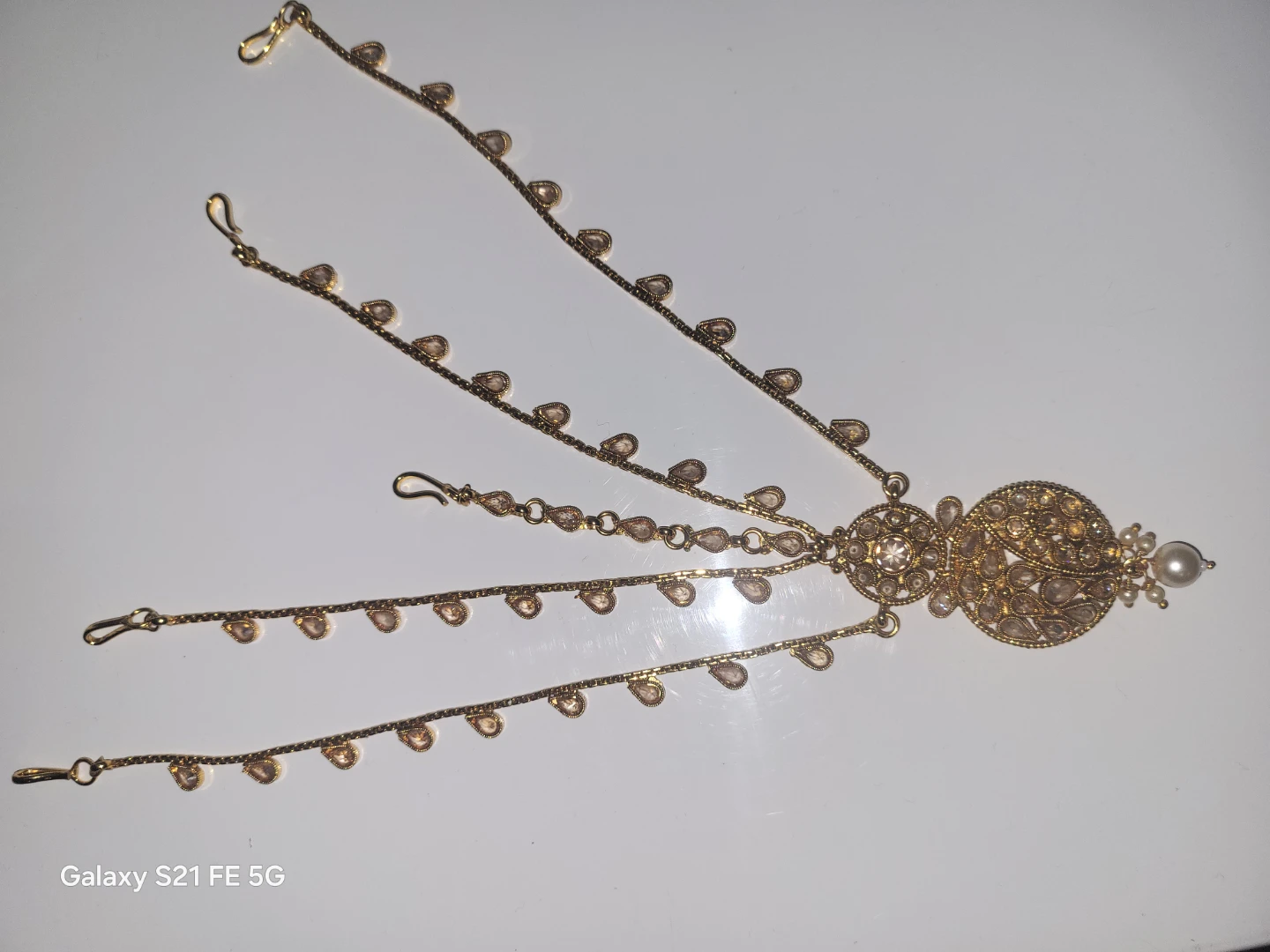 Gold Toned Maang Tikka with Pearl and Rhinestones - photo 2