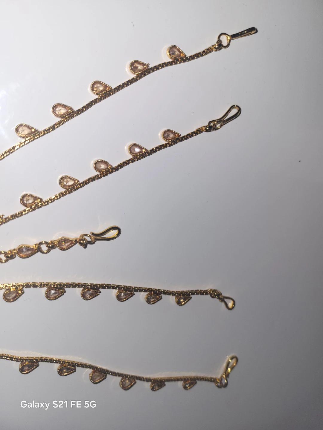 Gold Toned Maang Tikka with Pearl and Rhinestones - photo 5