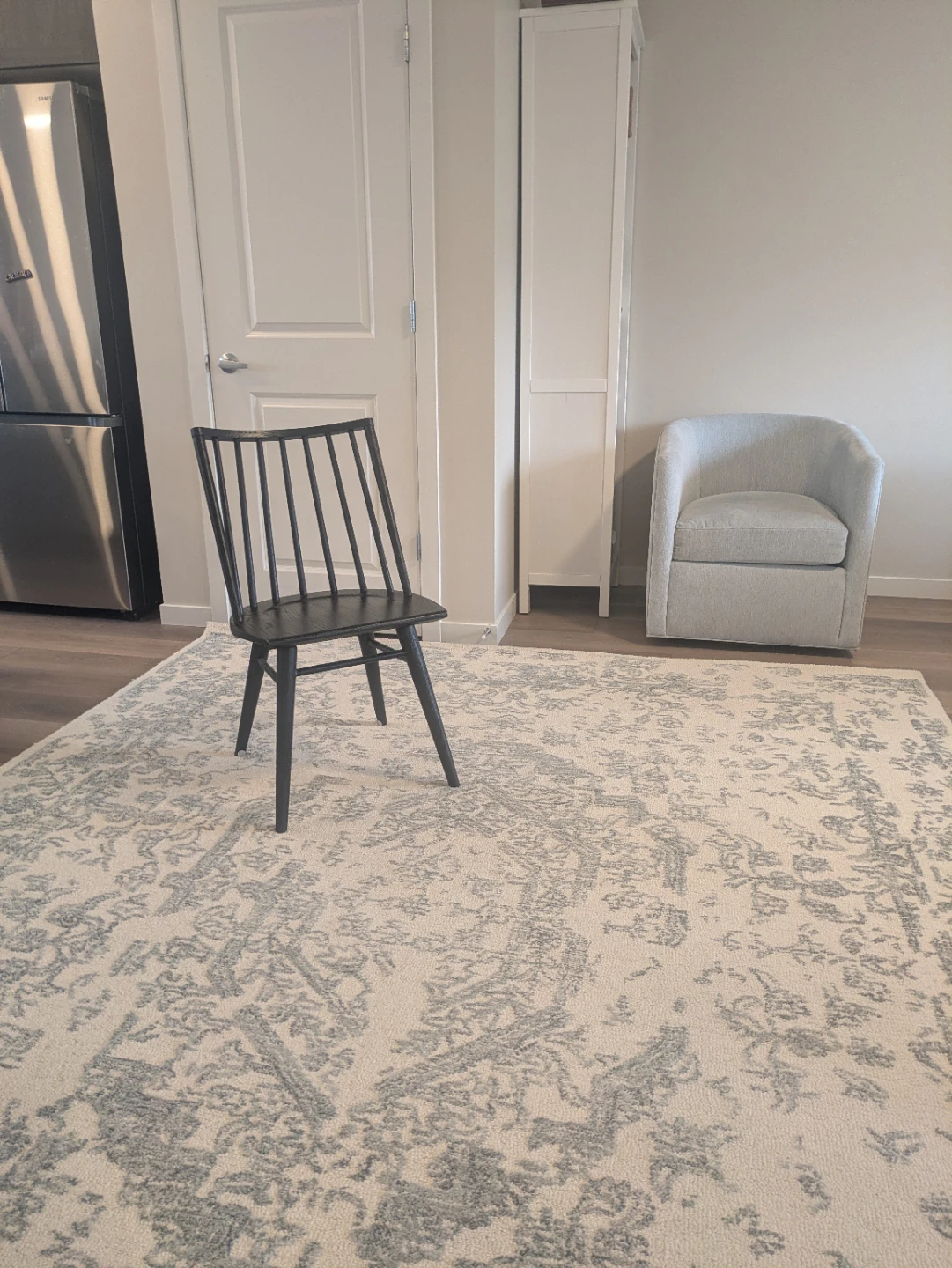 Wool Area Rug with Vintage Pattern - photo 3