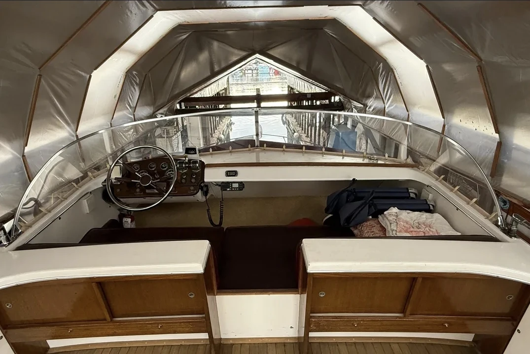 Classic wooden cabin cruiser boat - photo 5