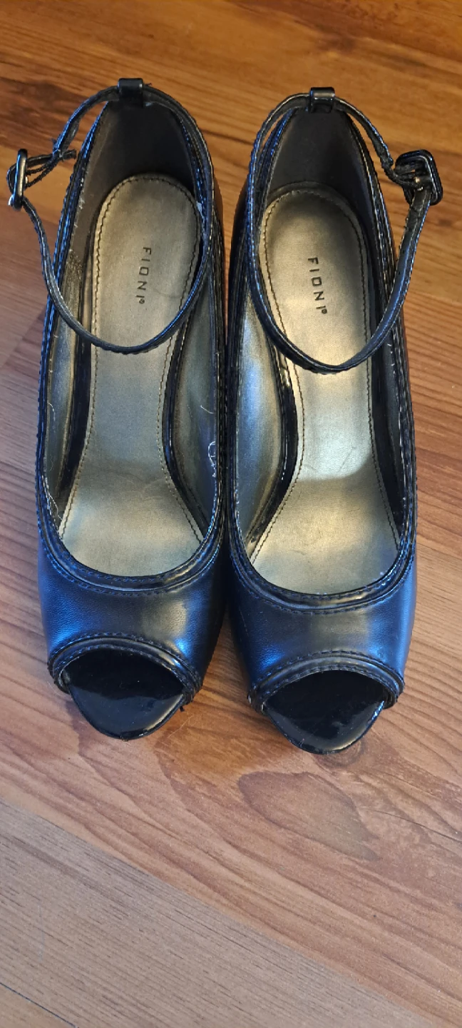 Fioni Women's Black Peep-Toe Heels