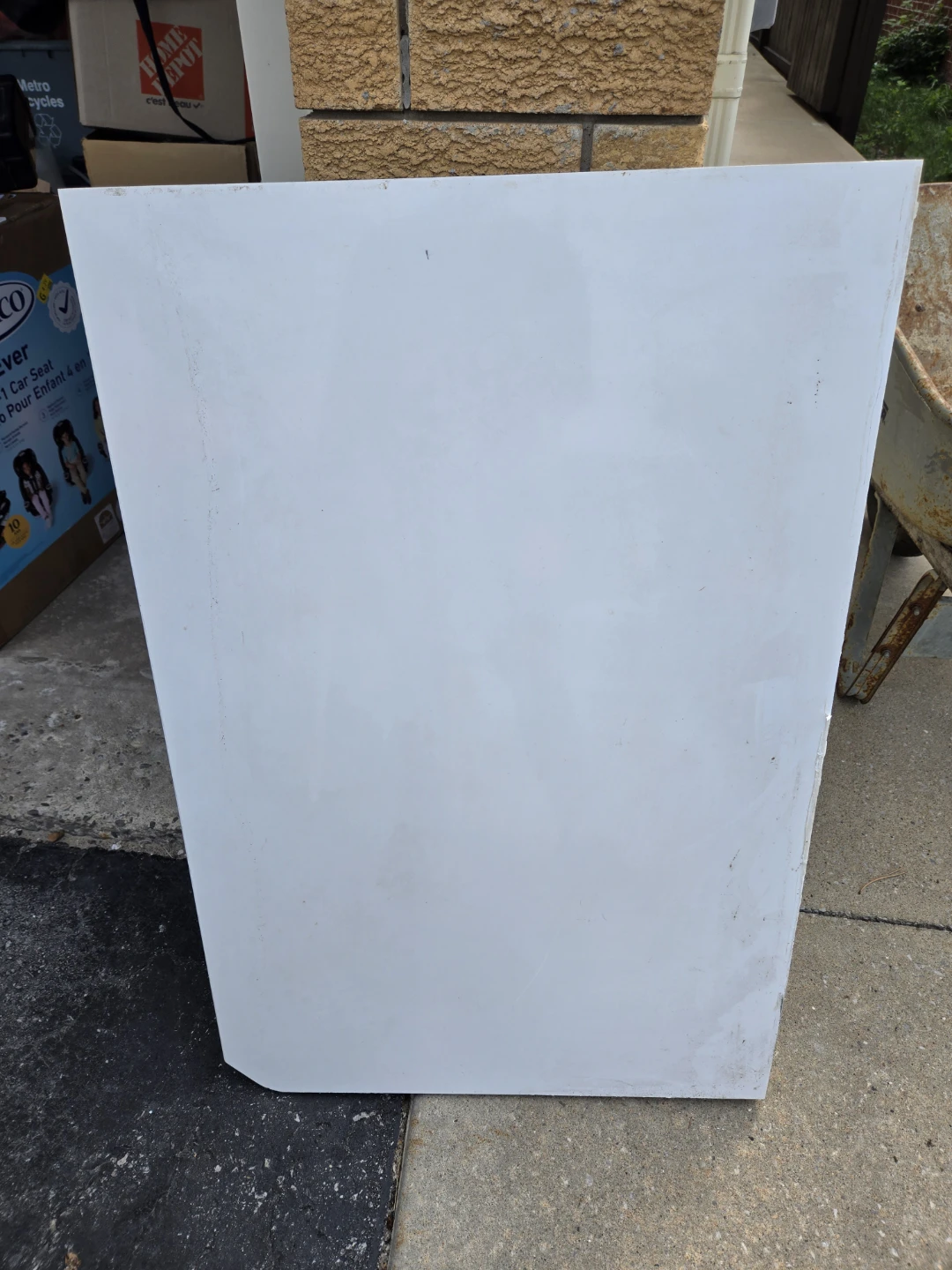 White Caesarstone panel
