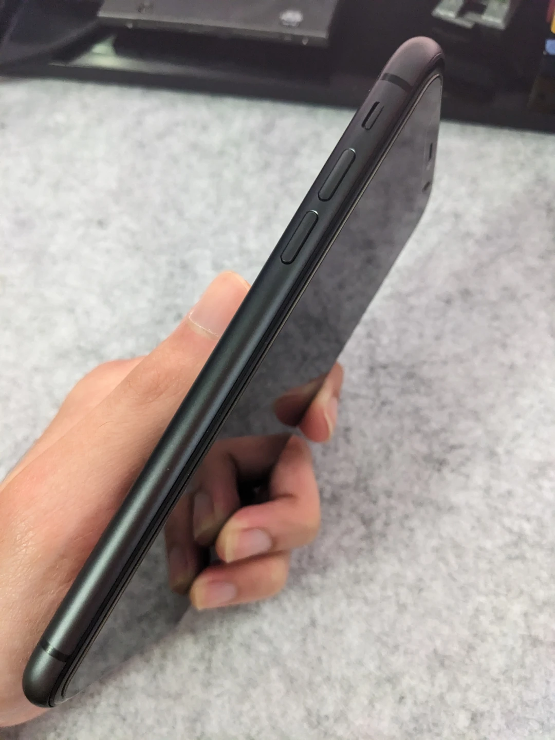 iPhone 11 (97% Battery Health) ***LIKE NEW*** - photo 5