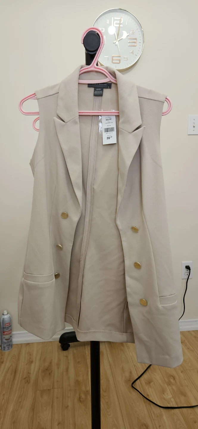 Suzy Shier Sleeveless Blazer in Beige Size XS