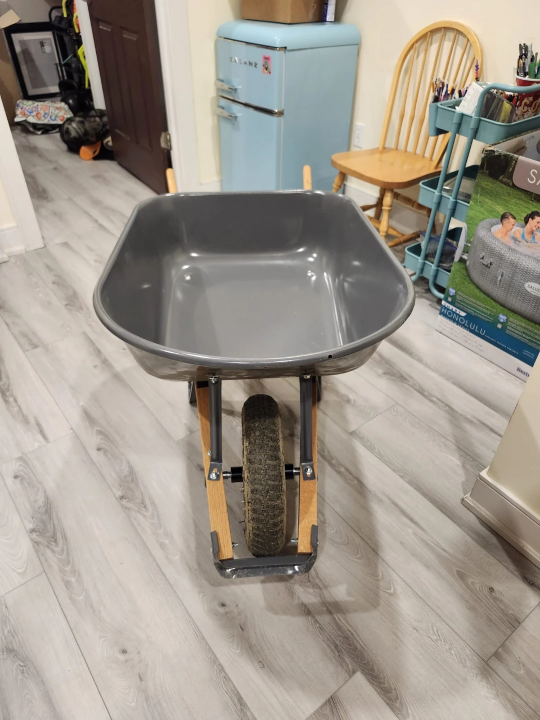 True Temper Grey Wheelbarrow - photo 2