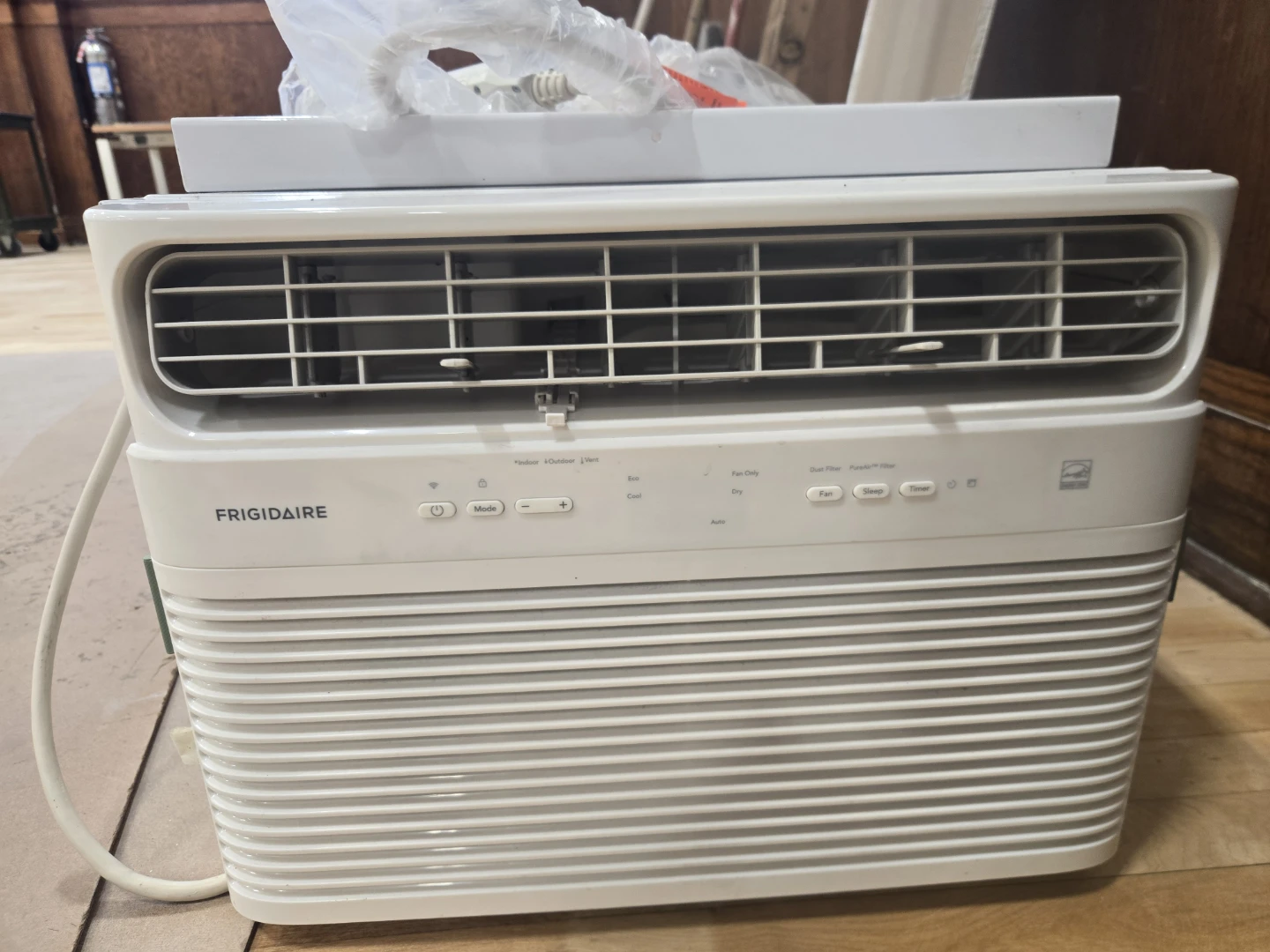 Frigidaire Window Air Conditioner - photo 2