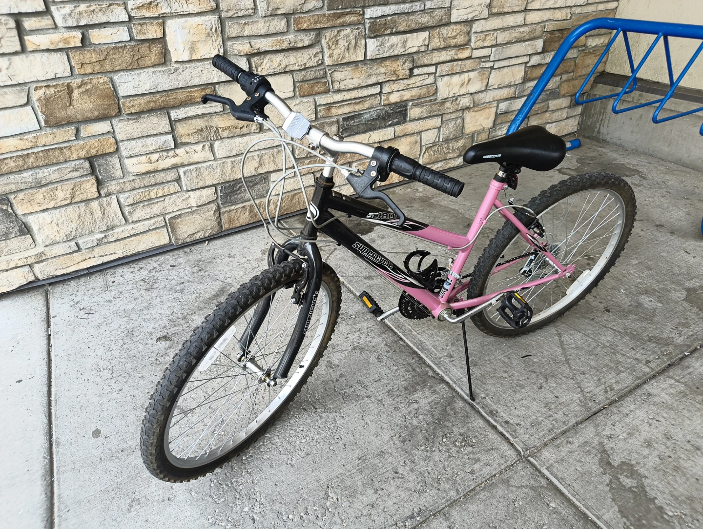 Schwinn Sidewinder 1800 Mountain Bike with helmet - photo 2