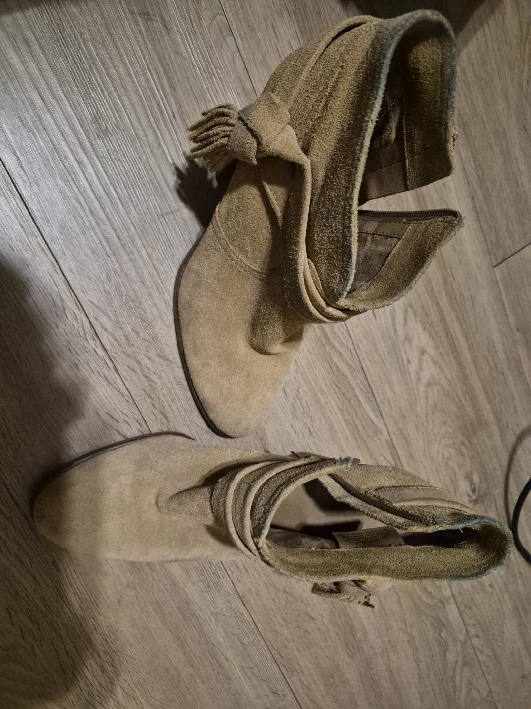 9.5 Vince Camuto VC-FIANNA Suede Ankle Boots