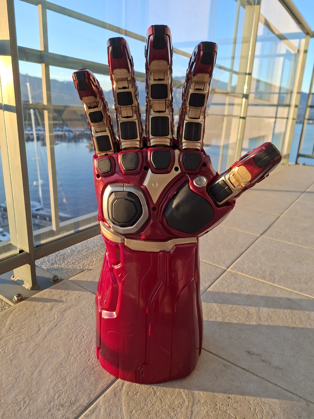 Marvel Legends Avengers: Endgame Nano Gauntlet - photo 2