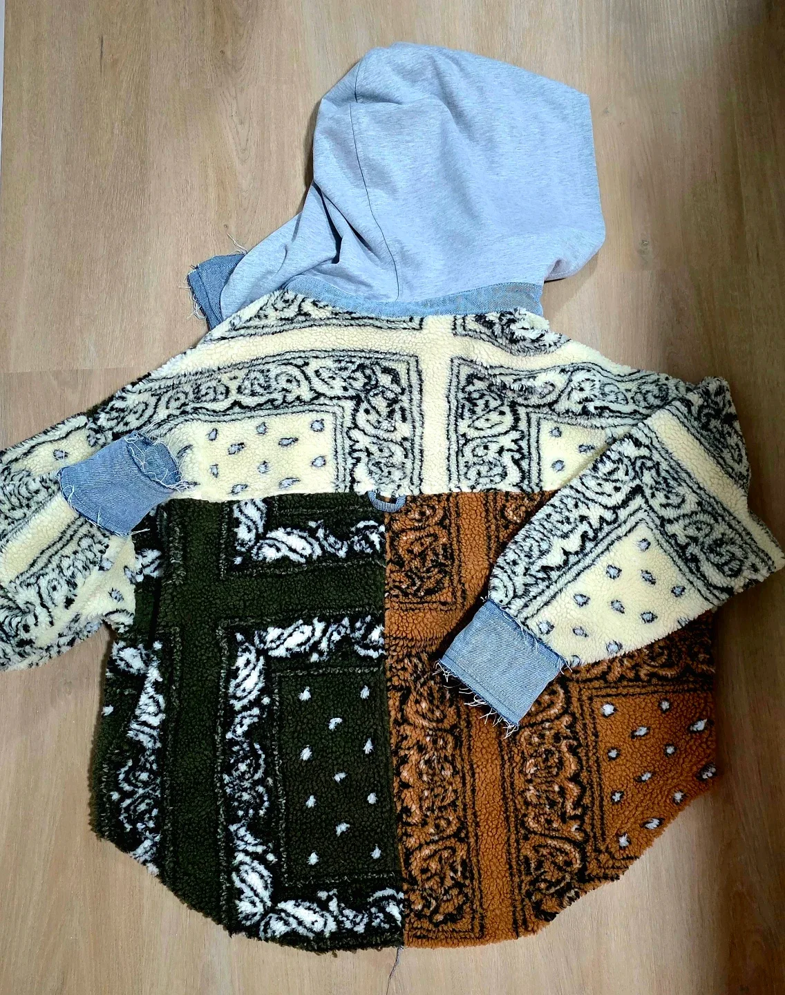 Oli & Hali Paisley Sherpa Jacket with Hood - photo 3