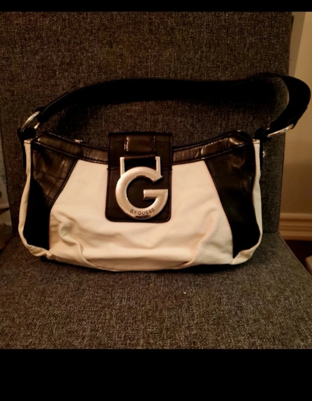 GUESS Shoulder Bag