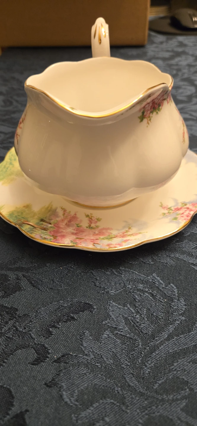 Royal Albert Vintage Porcelain Large Gravy Boat and Saucer Set - photo 4