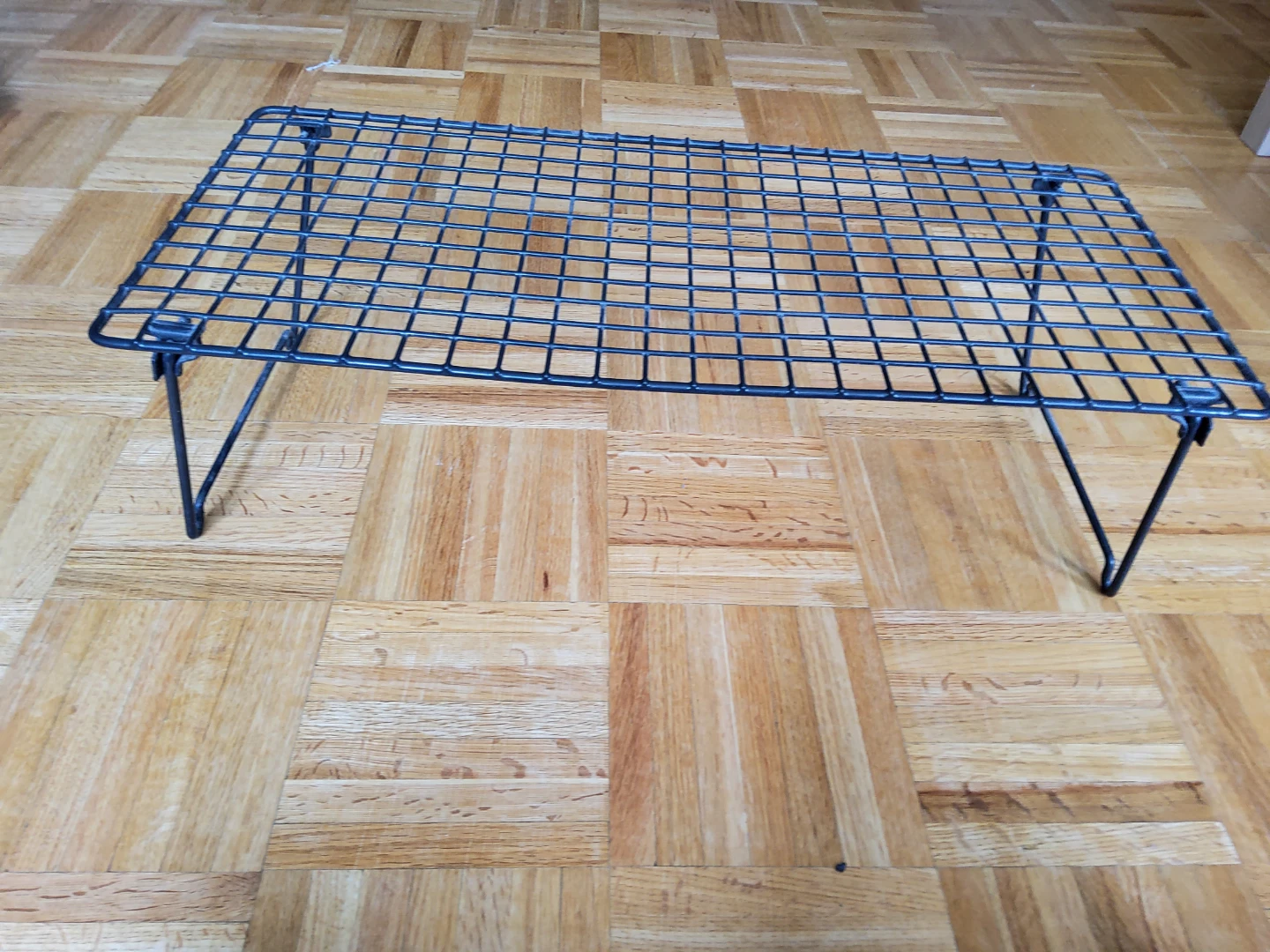 Metal storage rack