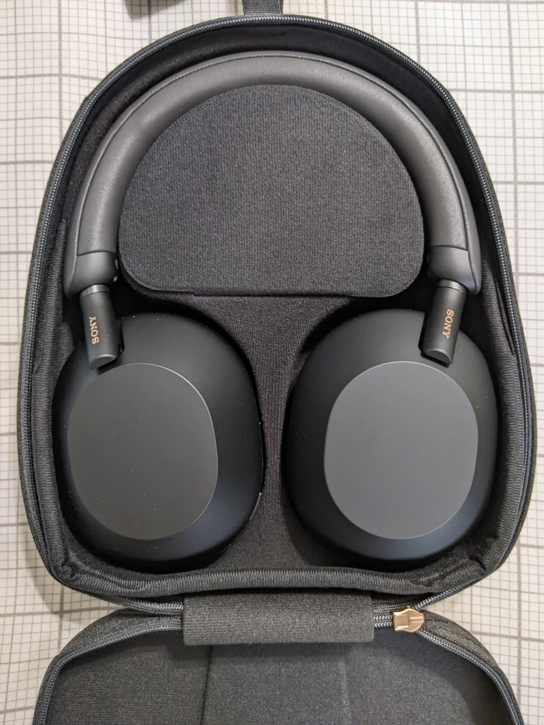 Sony xm5 Headphones - Brand New - photo 3