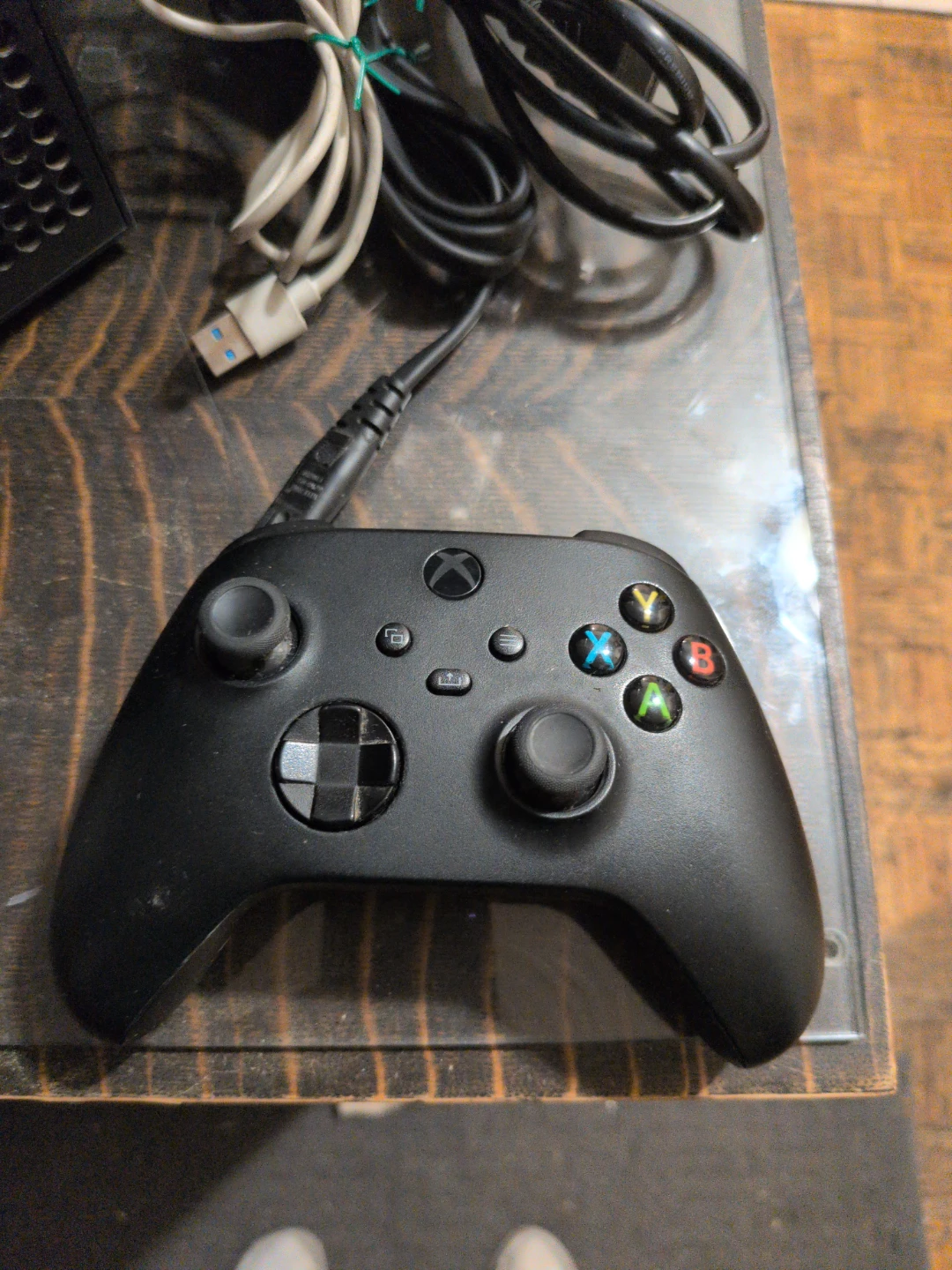 1 TB Xbox series x with disc drive and controller