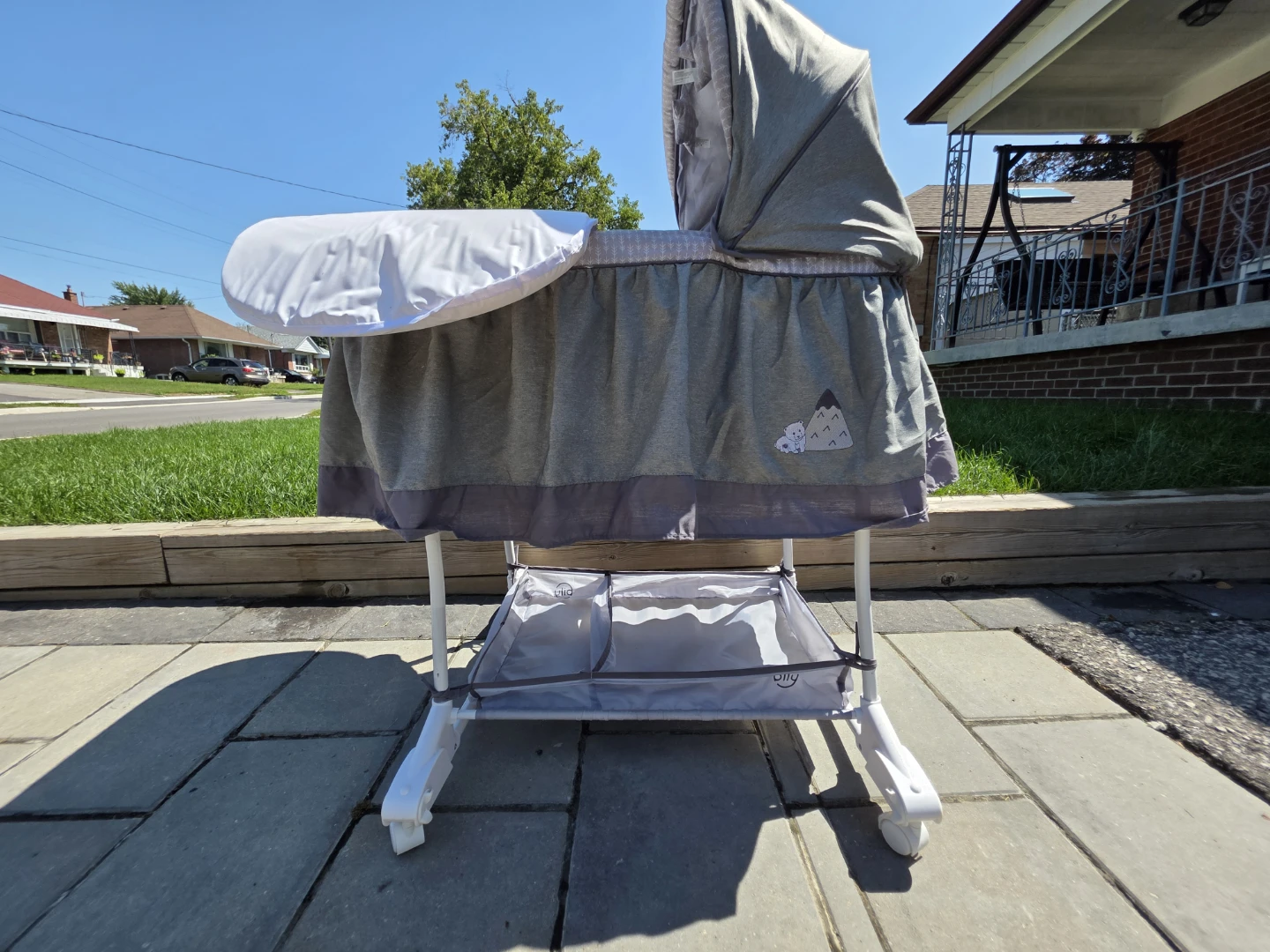 Jolly Bedside Baby Bassinet – Excellent Condition - photo 5